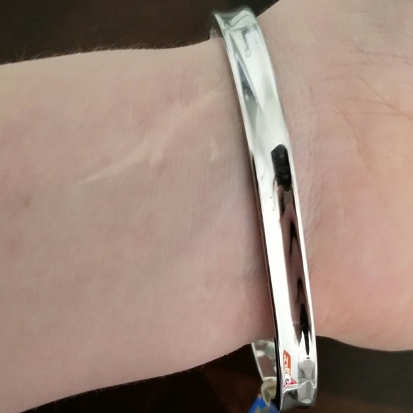 NWT Silver Design Bangle Bracelet - Picture 2 of 2
